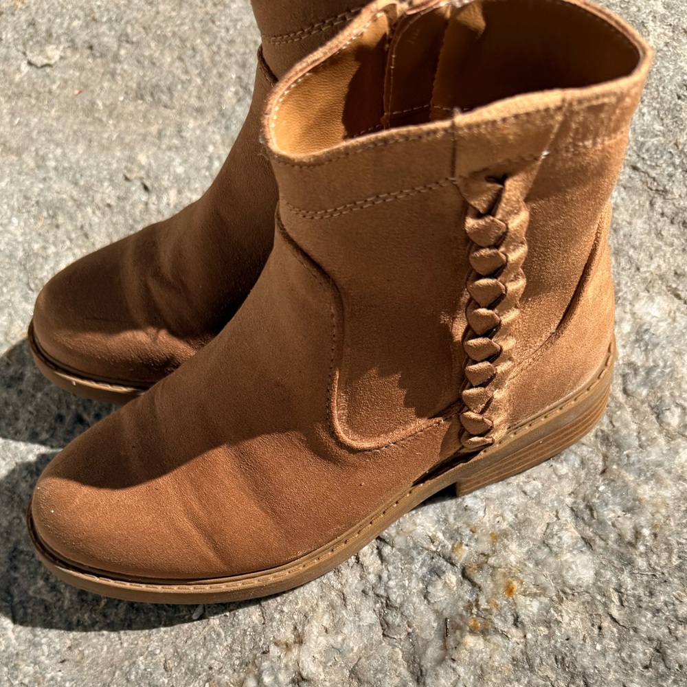 Nordstrom 
Girls
Size 2
Camel 
Suede style Boots